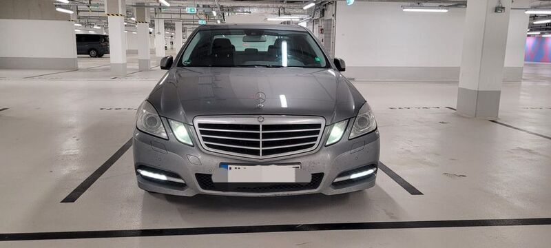 Grau Gebraucht 2011 Mercedes E200 Avantgarde Limousine | 9.250 € (Fairer Preis) - Bild 1/4