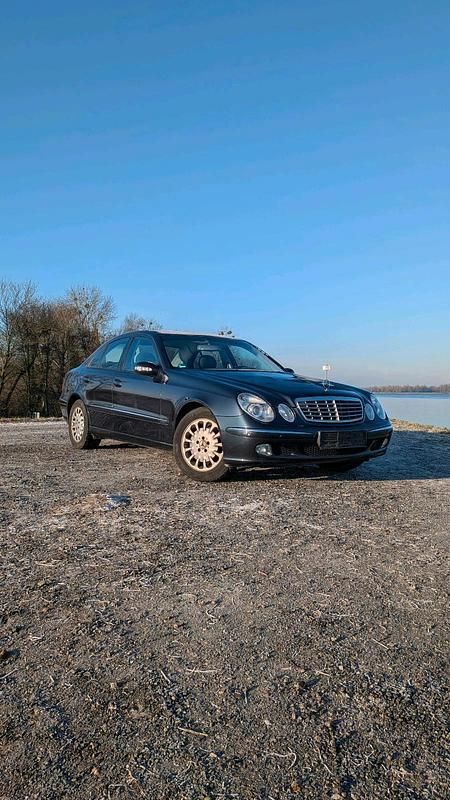 Gebraucht 2003 Mercedes E220 Limousine | 6.300 € - Bild 1/4