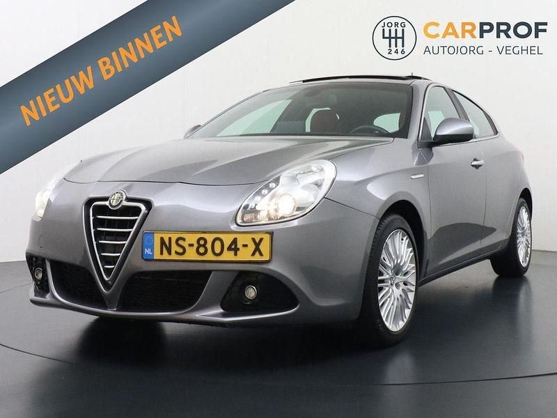 Grau Gebraucht 2013 Alfa Romeo Giulietta Business Kleinwagen | 6.495 € (Fairer Preis) - Bild 1/4