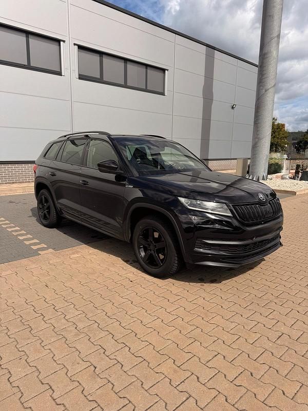 Schwarz Gebraucht 2021 Skoda Kodiaq SportLine SUV | 27.600 € (Fairer Preis) - Bild 1/4