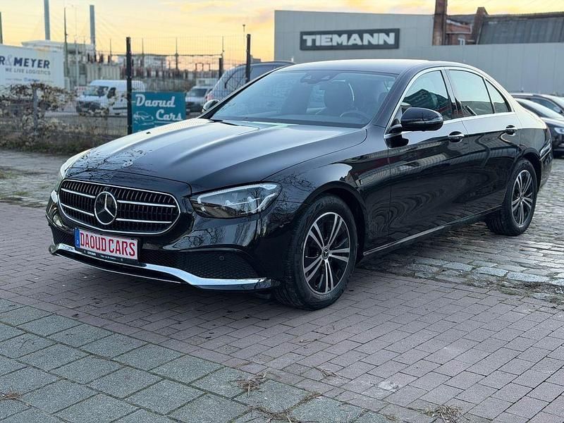 Schwarz Gebraucht 2020 Mercedes E200 Avantgarde Limousine | 32.800 € (Teuer) - Bild 1/4