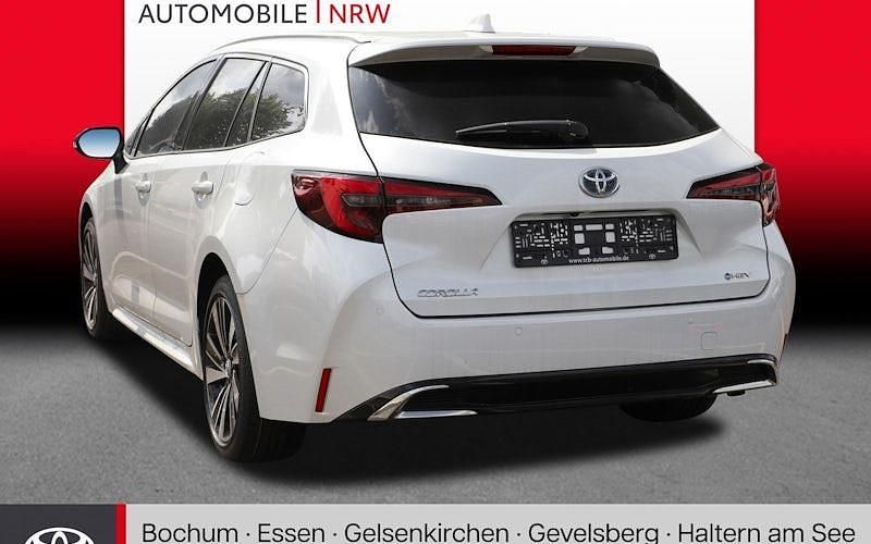 Neu Toyota Corolla 180 PS (132 kW) 2026 Weiß Kombi