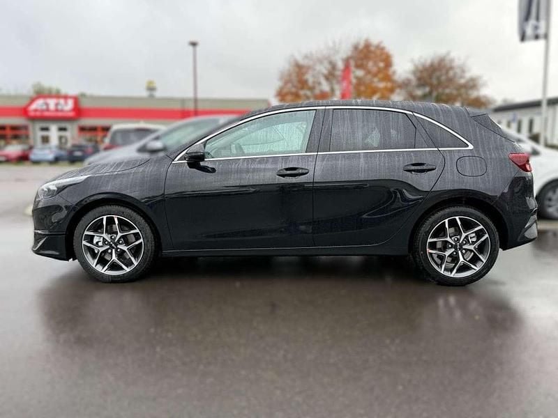 Nowe Kia Ceed 99 KM (72 kW) 2025 Czarny Hatchback