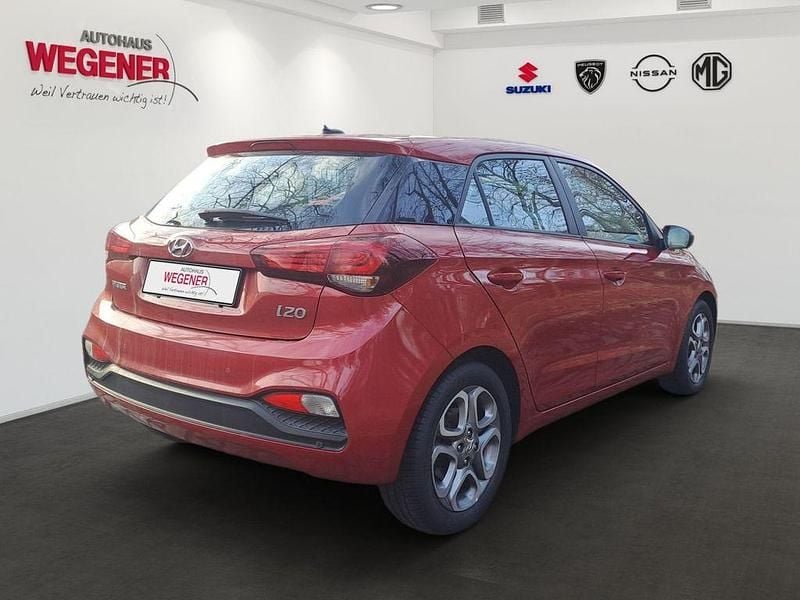 Gebraucht Hyundai i20 Trend 101 PS (74 kW) 2018 Red passion / mic Limousine