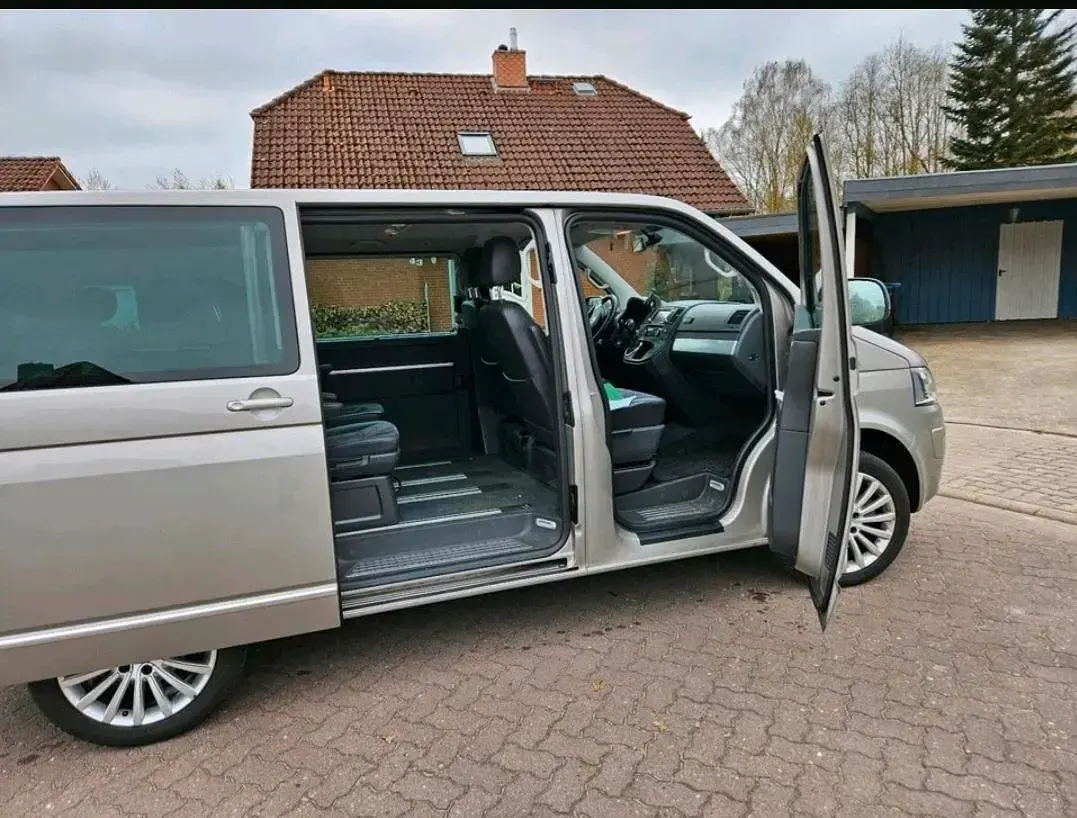 Gebraucht VW Multivan 180 PS (132 kW) 2015 Grau Van / Kleinbus