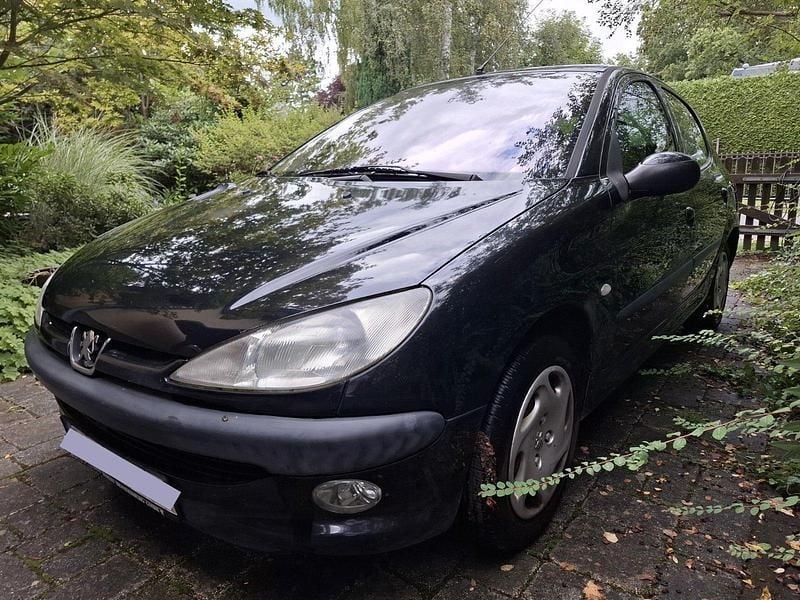 Schwarz Gebraucht 2003 Peugeot 206 Filou Limousine | 500 € (Superpreis) - Bild 1/4