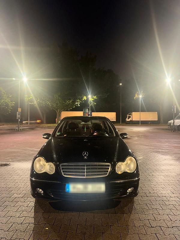 Schwarz Gebraucht 2004 Mercedes C200 Elegance Limousine | 1.800 € (Superpreis) - Bild 1/4