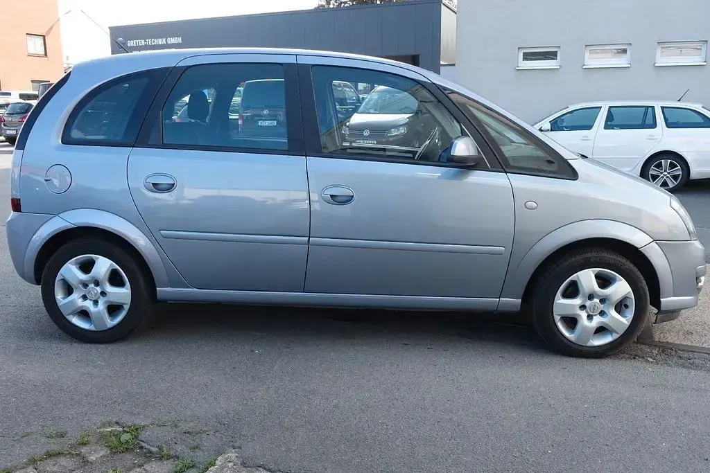 Gebraucht Opel Meriva Innovation 105 PS (77 kW) 2010 Lichtsilber metallic Van / Kleinbus