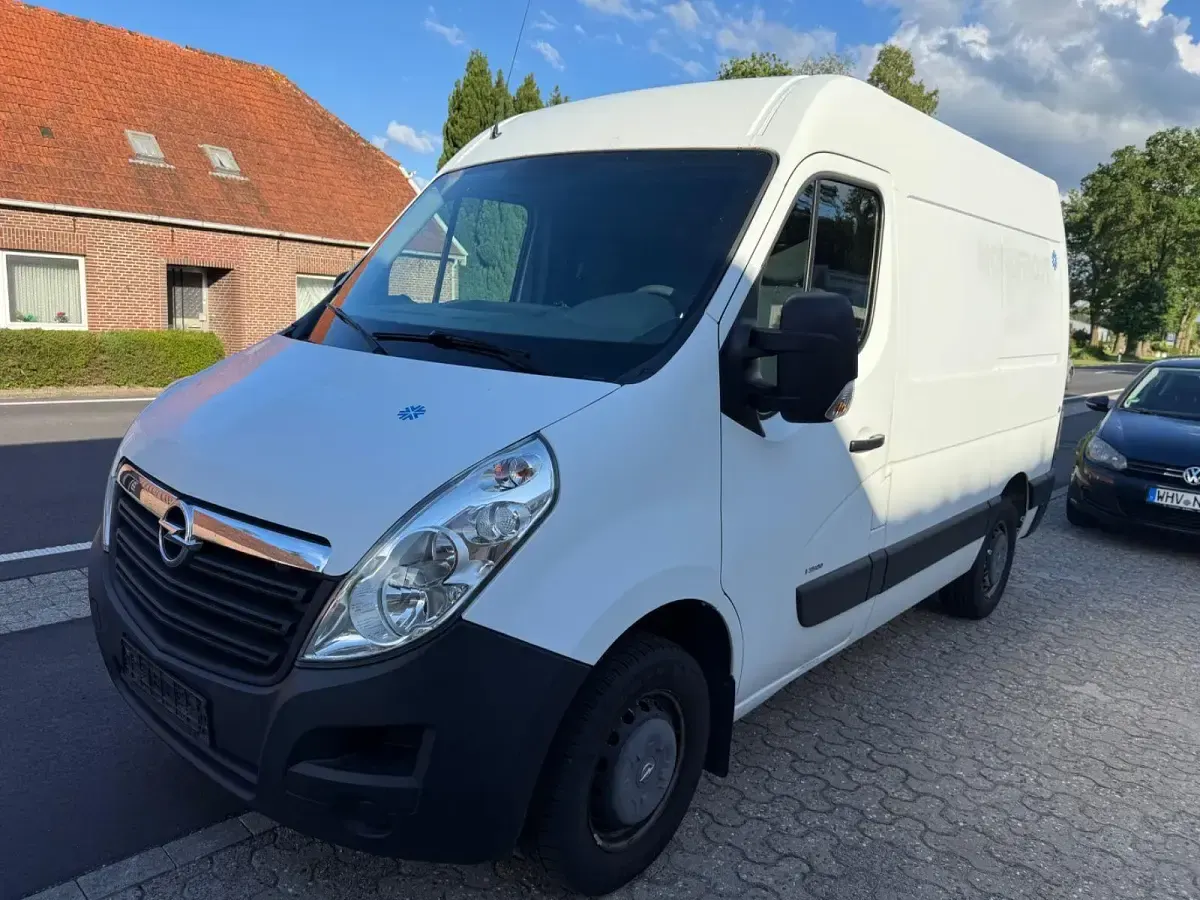 Gebraucht Opel Movano 131 PS (96 kW) 2017 Weiß Van / Kleinbus