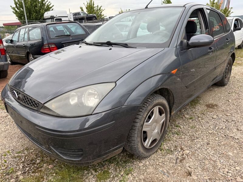 Grau Gebraucht 2002 Ford Focus Ambiente Limousine | 799 € (Guter Preis) - Bild 1/4