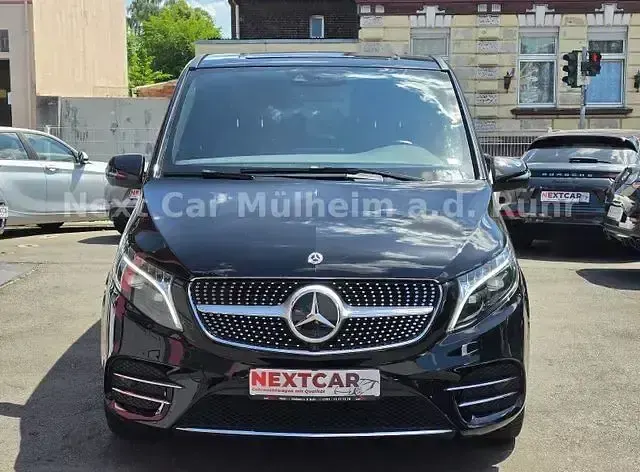 Gebraucht Mercedes V300 Avantgarde Edition 237 PS (174 kW) 2023 Schwarz Van / Kleinbus