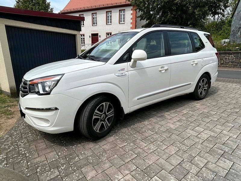 Weiß Gebraucht 2014 Ssangyong (KGM) Rodius Van / Kleinbus | 11.900 € (Guter Preis) - Bild 1/4