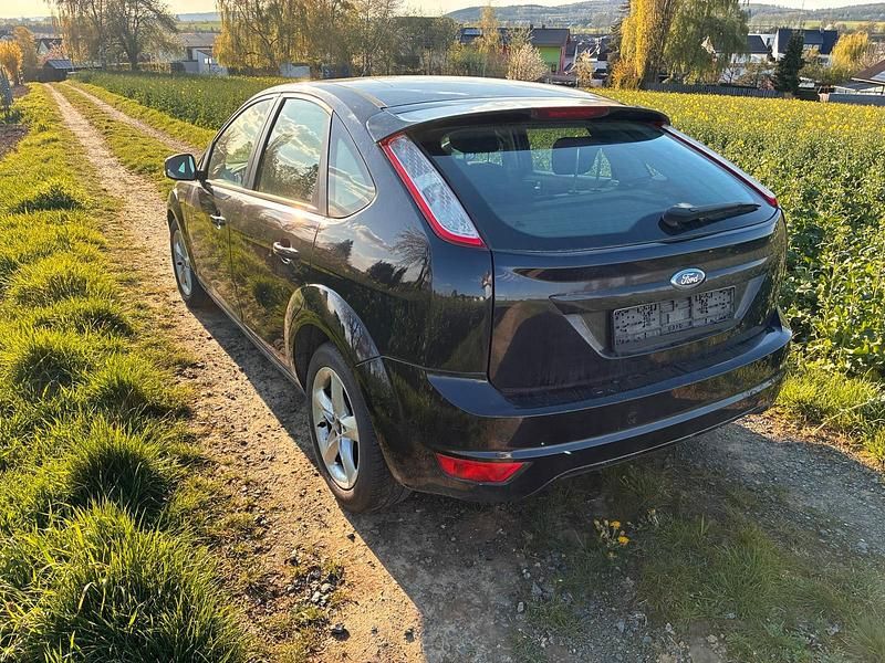 Second-hand Ford Focus 100 CP (73 kW) 2010 Negru Hatchback