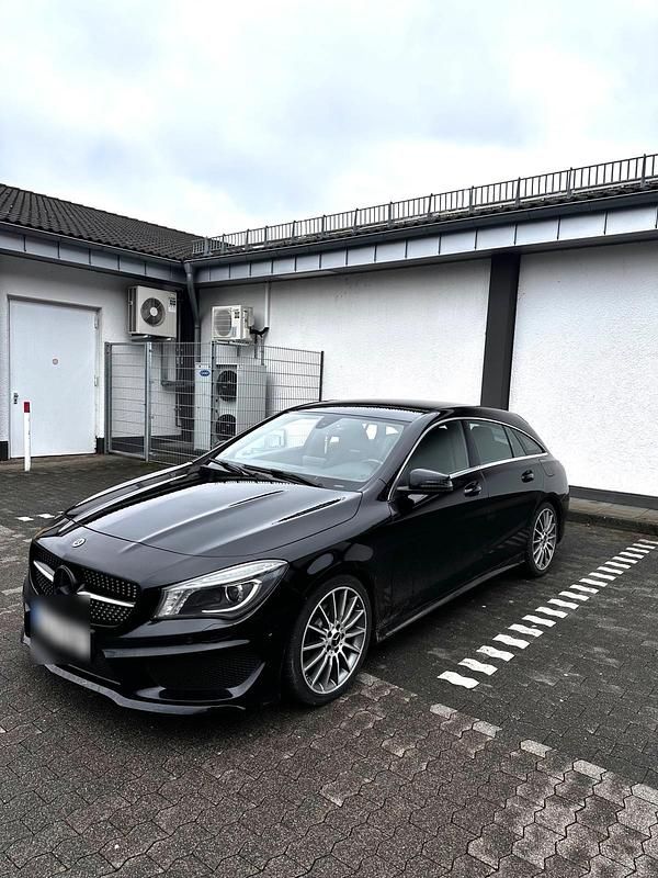 Gebraucht Mercedes CLA180 Shooting Brake AMG line 122 PS (89 kW) 2015 Schwarz Kombi