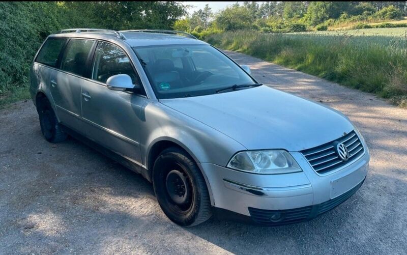 Silber Gebraucht 2004 VW Passat Highline Kombi | 650 € (Superpreis) - Bild 1/4