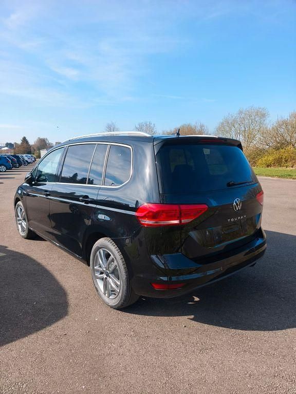 Neu VW Touran 150 PS (110 kW) 2026 Schwarz Van / Kleinbus