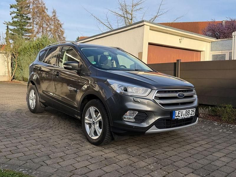 Gebraucht Ford Kuga Cool & Connect 150 PS (110 kW) 2017 Grau SUV