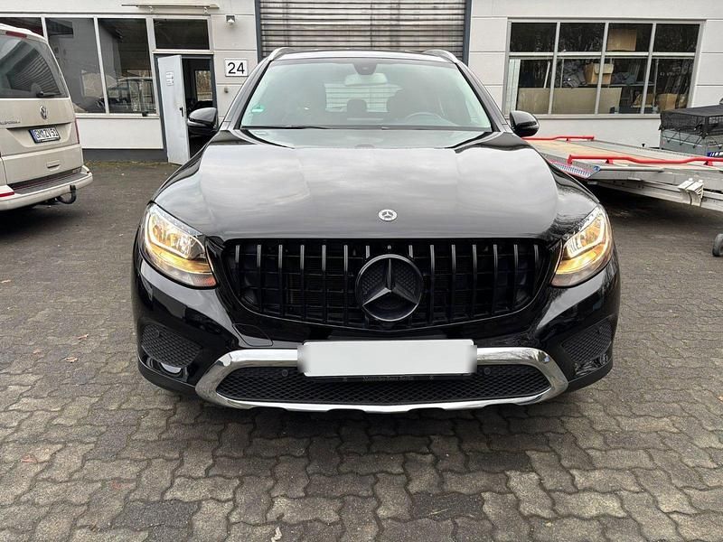 Gebraucht Mercedes GLC220 170 PS (125 kW) 2017 Schwarz Limousine