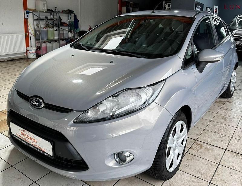 Gebraucht Ford Fiesta Trend 82 PS (60 kW) 2012 Silber Kleinwagen