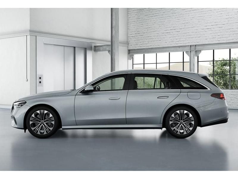 Gebraucht Mercedes E300 204 PS (150 kW) 2024 Metalliclack hightechsilber Kombi