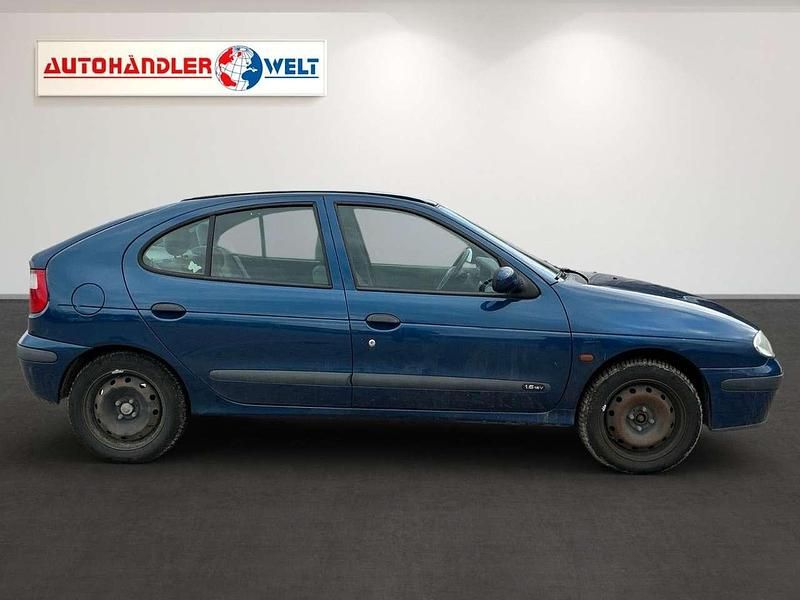 Gebraucht Renault Mégane Authentique 107 PS (78 kW) 2001 Blau Limousine