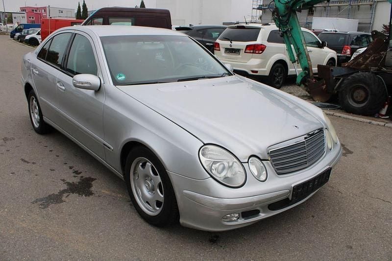 Gebraucht Mercedes E200 Classic 122 PS (89 kW) 2003 Silber Limousine
