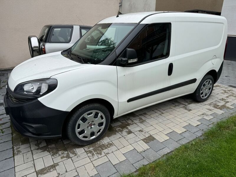 Gebraucht Fiat Doblò 95 PS (69 kW) 2019 Weiß Van / Kleinbus