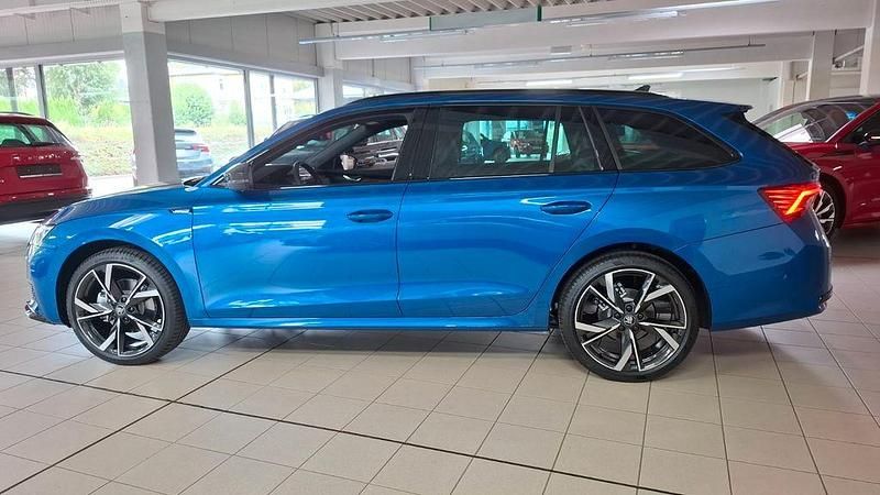 Neu Skoda Octavia SportLine 150 PS (110 kW) 2025 Blau Kombi