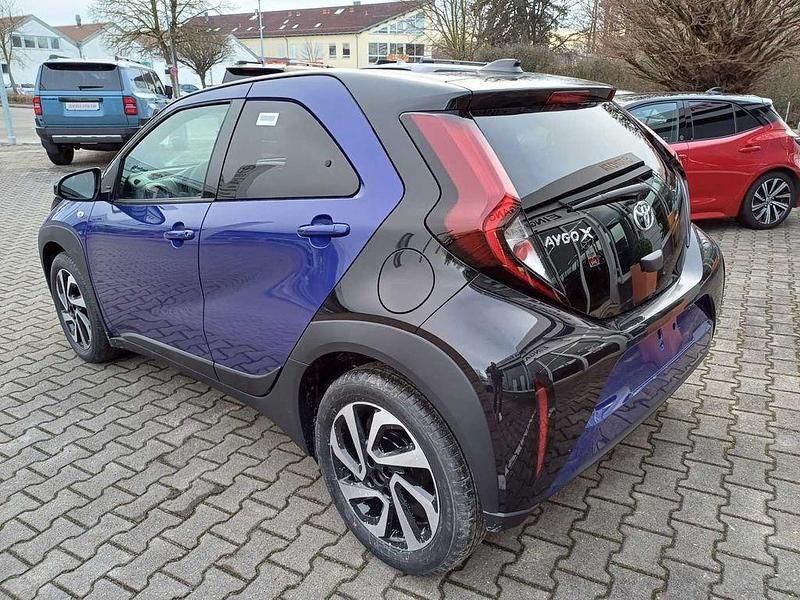 Neu Toyota Aygo X 72 PS (52 kW) 2025 Juniperblue SUV