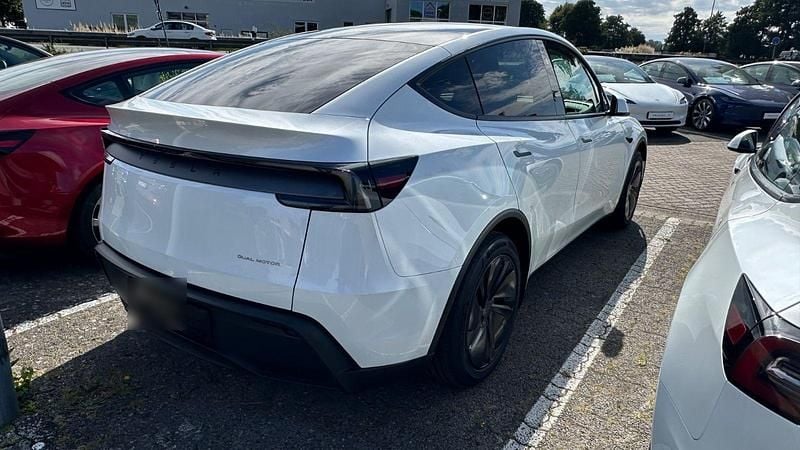 Gebraucht Tesla Model Y Long Range AWD 378 kW (514 PS) 2025 Weiß SUV