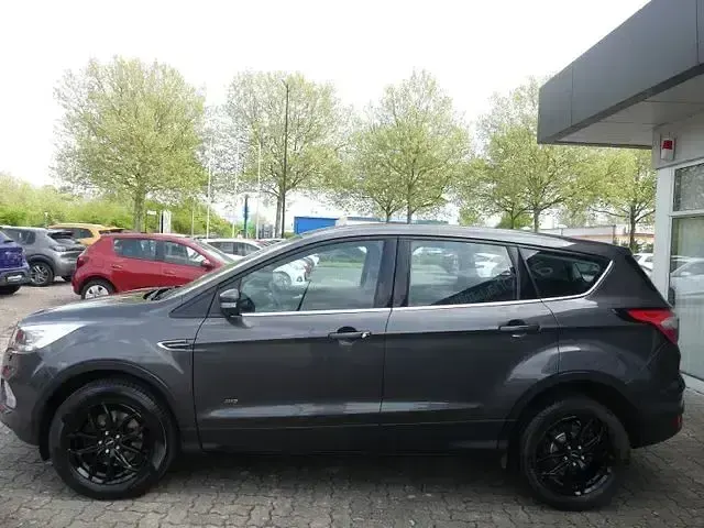 Gebraucht Ford Kuga Trend 182 PS (133 kW) 2018 Grau SUV