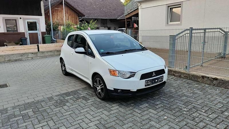 Weiß Gebraucht 2012 Mitsubishi Colt Motion Kleinwagen | 2.900 € (Fairer Preis) - Bild 1/4