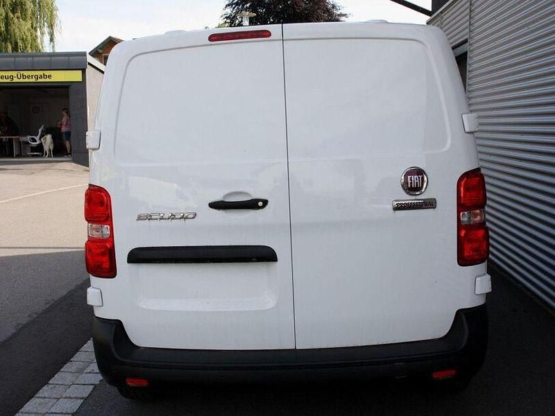Gebraucht Fiat Scudo Lounge 144 PS (105 kW) 2022 Weiss Van