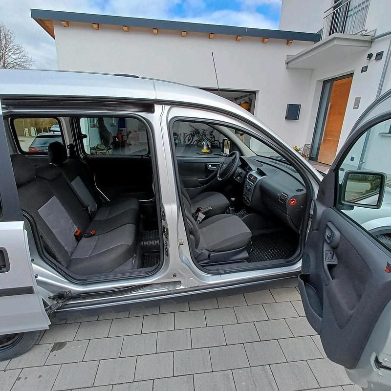 Gebraucht Opel Combo 90 PS (66 kW) 2008 Silber Van / Kleinbus