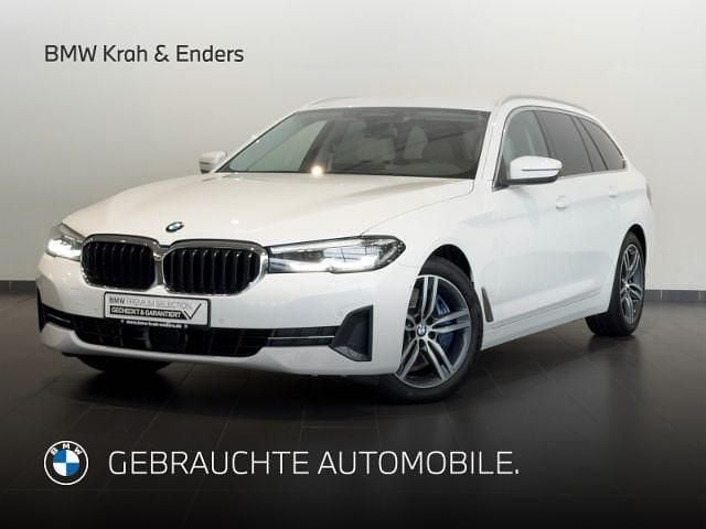 Weiss Gebraucht 2022 BMW 540 Sport Line Kombi | 42.850 € (Fairer Preis) - Bild 1/4