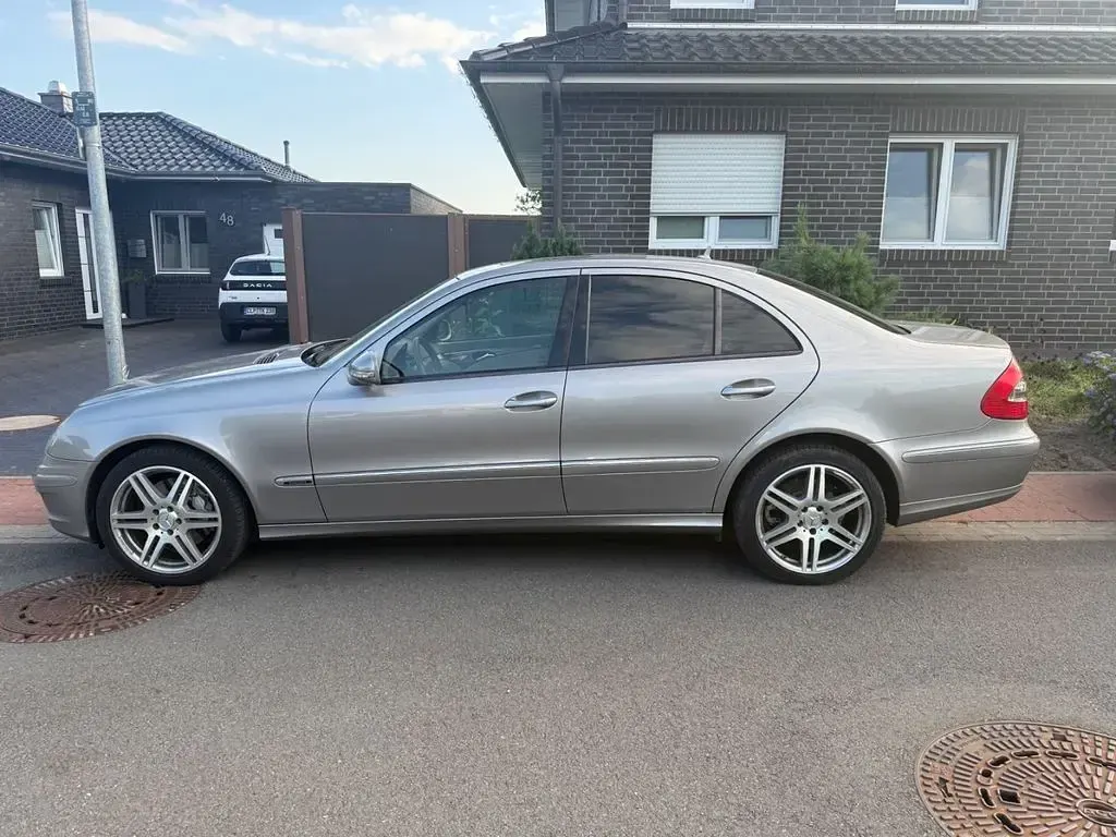 Gebraucht Mercedes E280 Elegance 190 PS (139 kW) 2007 Beige Limousine