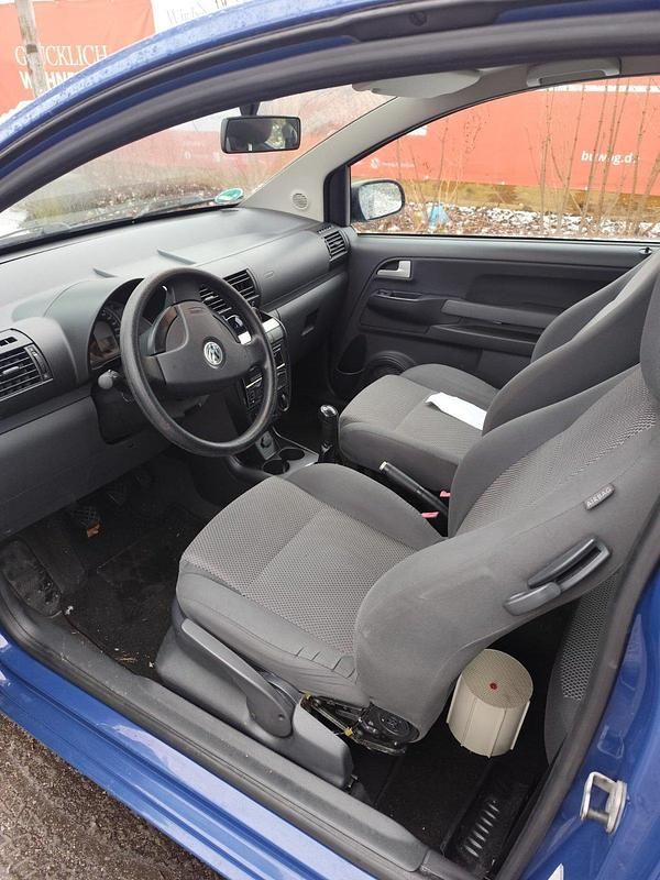 Gebraucht VW Fox 54 PS (39 kW) 2007 Blau Kleinwagen