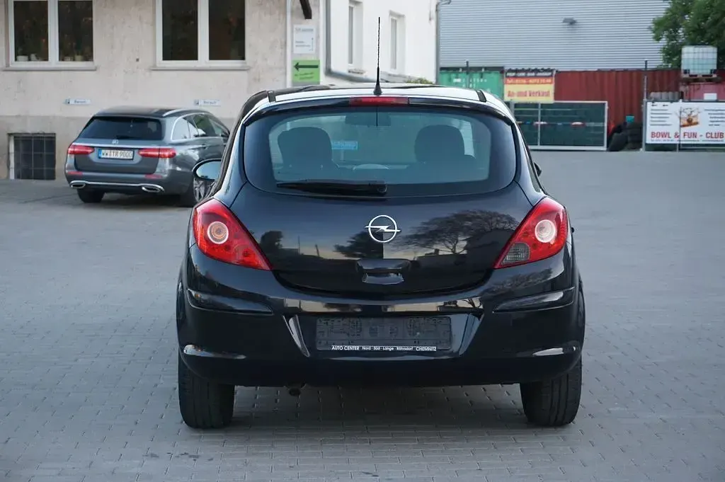 Second-hand Opel Corsa 90 CP (66 kW) 2007 Negru Hatchback