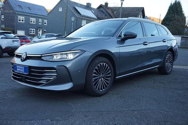 Grau Gebraucht 2025 VW Passat Elegance Kombi | 38.500 € (Etwas zu teuer) - Bild 1/4