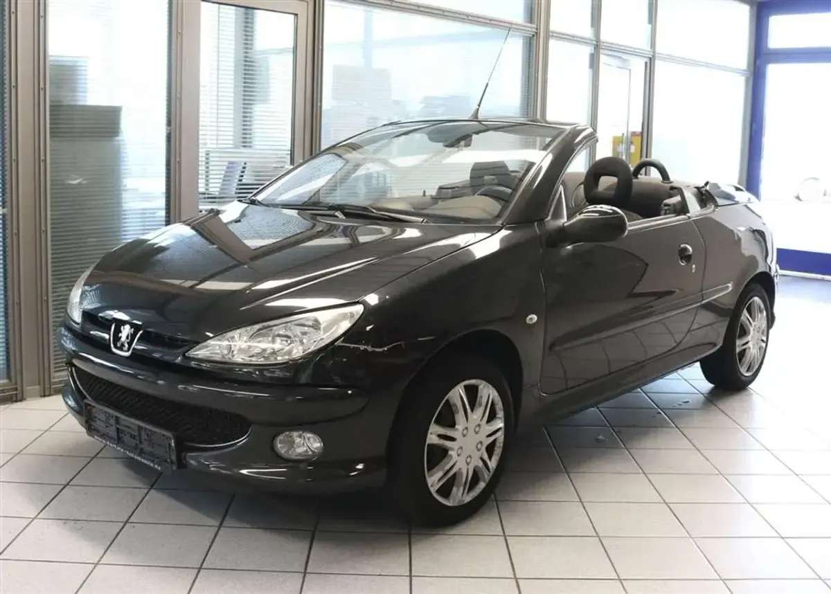 Gebraucht Peugeot 206 109 PS (80 kW) 2005 Schwarzmet. Cabrio