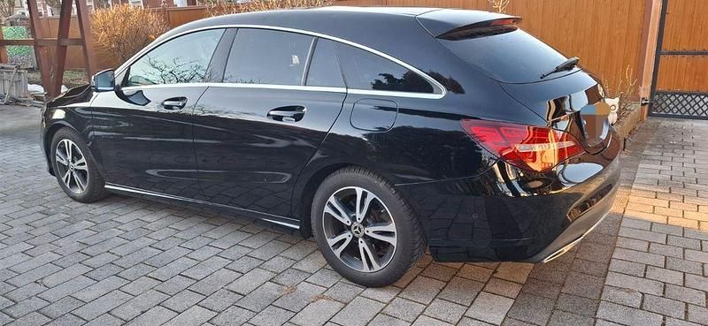Gebraucht Mercedes CLA220 Shooting Brake AMG 177 PS (130 kW) 2017 Schwarz Kombi