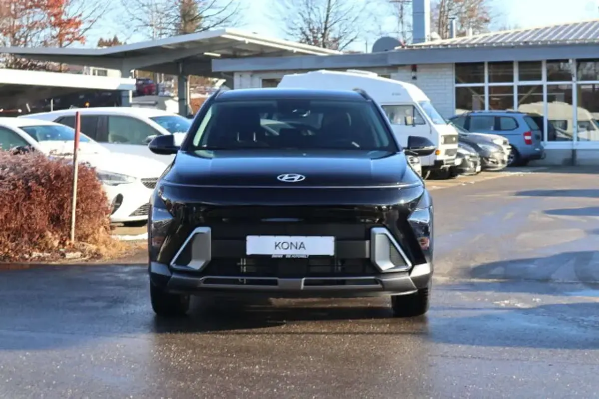 Gebraucht Hyundai Kona Trend 150 PS (110 kW) 2026 Abyss black mineraleffekt SUV