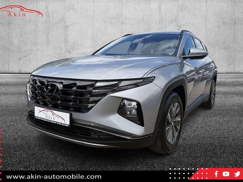 Gebraucht Hyundai Tucson 136 PS (100 kW) 2022 Shimmering silver / met SUV