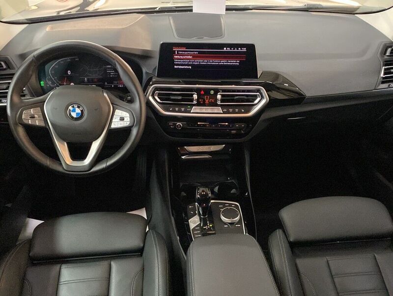 Gebraucht BMW X3 Performance 184 PS (135 kW) 2023 Schwarz black sapphire metallic (metallic) SUV