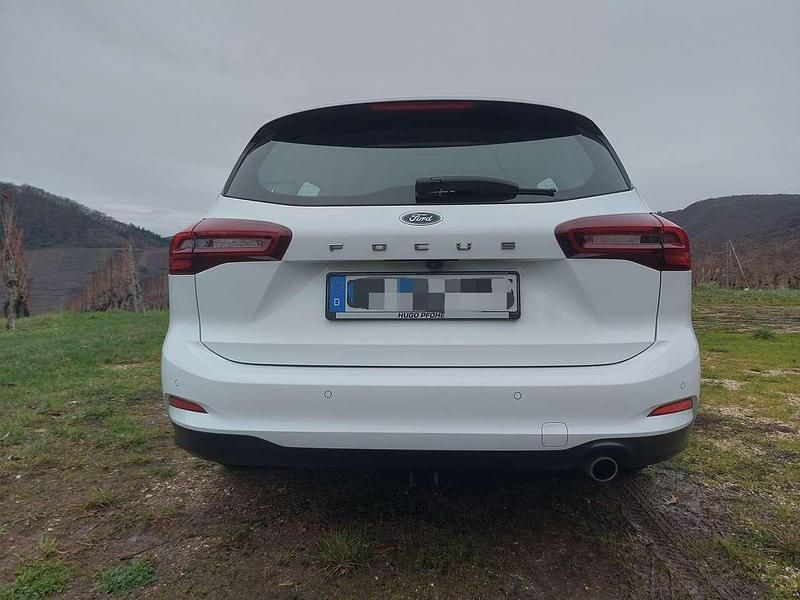 Gebraucht Ford Focus Titanium 120 PS (88 kW) 2022 Weiß Kombi