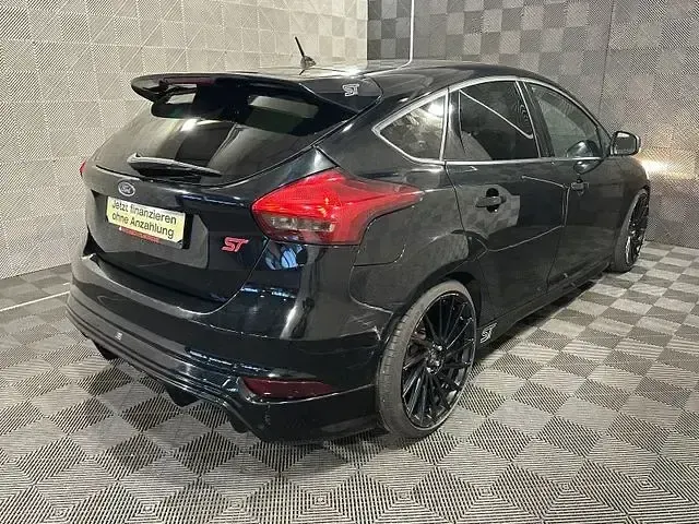 Gebraucht Ford Focus ST 250 PS (183 kW) 2016 Schwarz Limousine