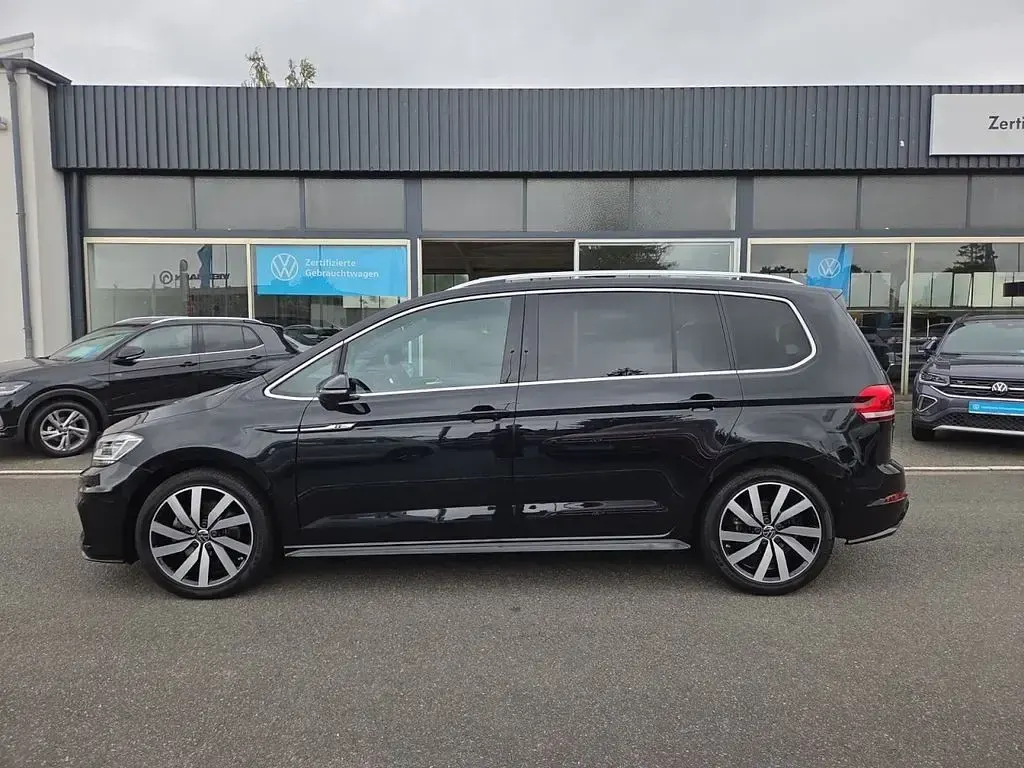 Gebraucht VW Touran Highline 150 PS (110 kW) 2022 Schwarz metallic Van / Kleinbus