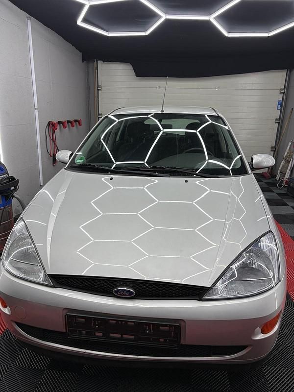 Gebraucht Ford Focus 102 PS (75 kW) 2000 Grau Kombi