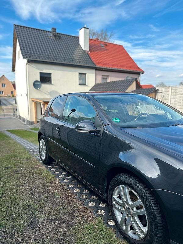 Second-hand VW Golf V 2007 Negru Hatchback