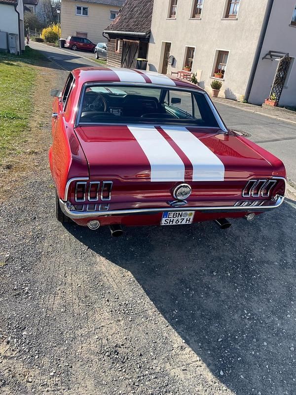 Gebraucht Ford V8 210 PS (154 kW) 1967 Rot Coupé